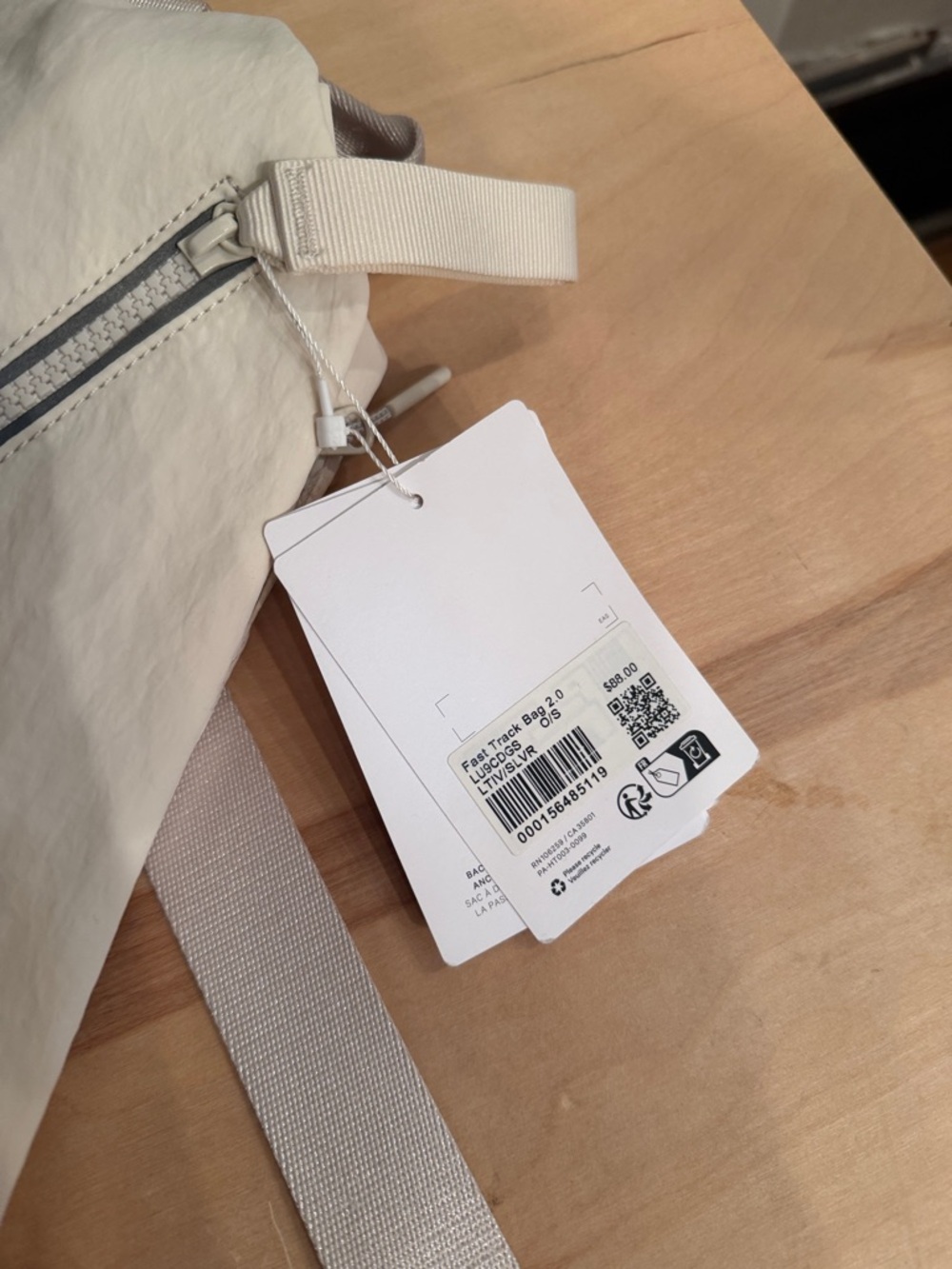 Lululemon Fast Track Bag 2.0 NWT - Picture 2 of 4